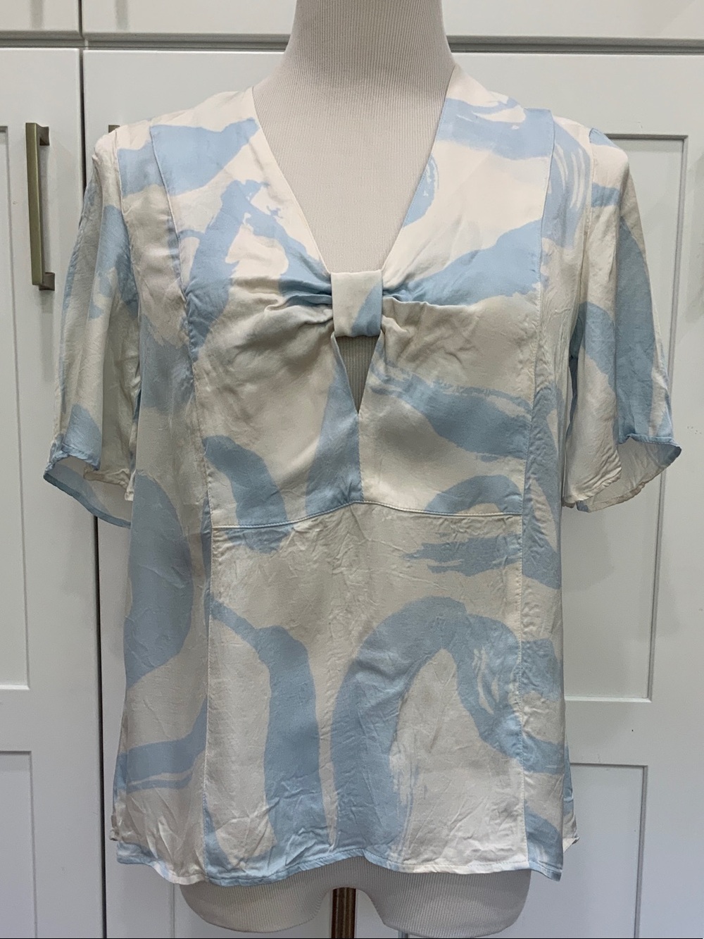 Cream & Light Blue Tie-Front V-Neck Women's Blouse